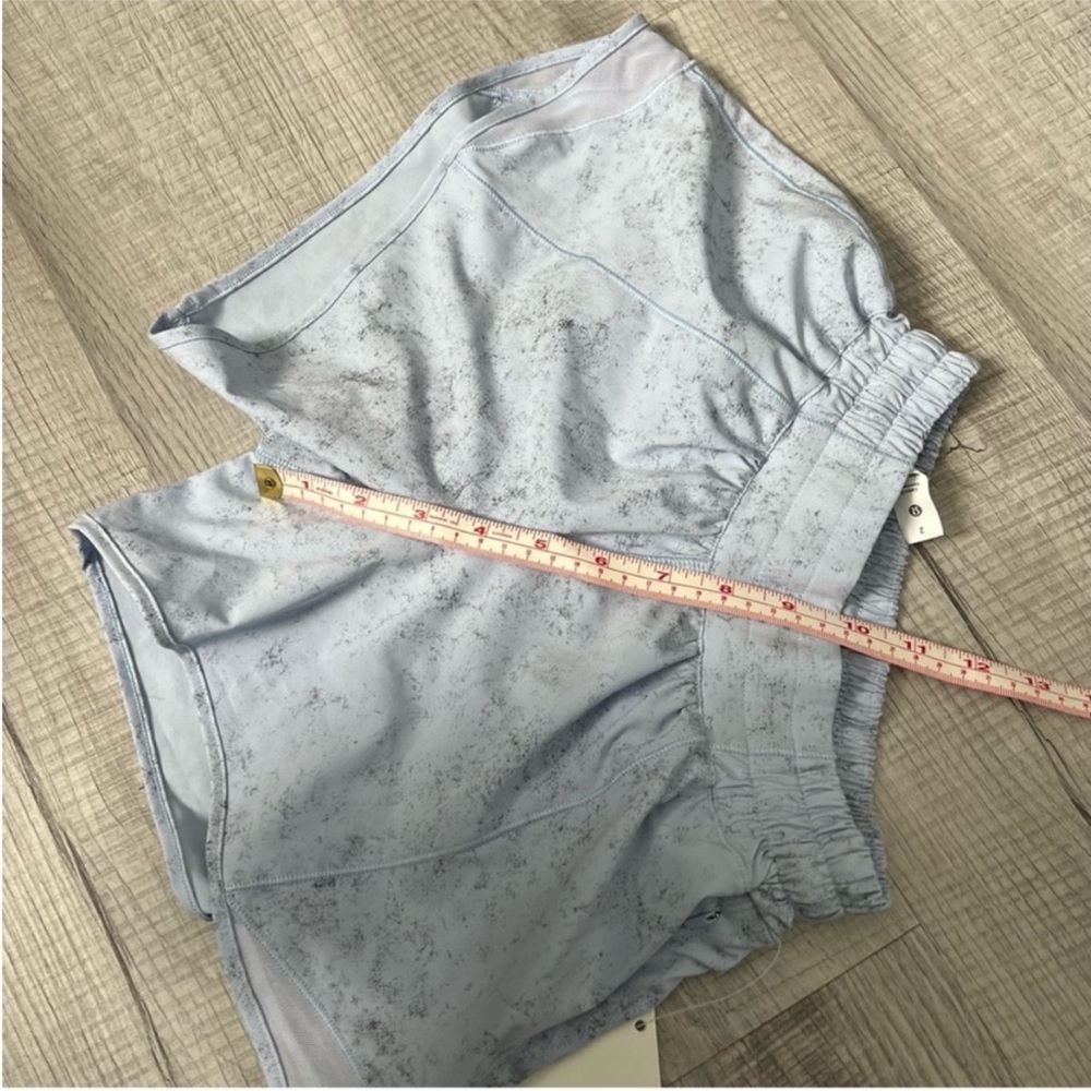 NEW LULULEMON Hotty Hot High-Rise Lined Short 4"
Gravel Dust Pastel Blue Sise 2 - Picture 15 of 16
